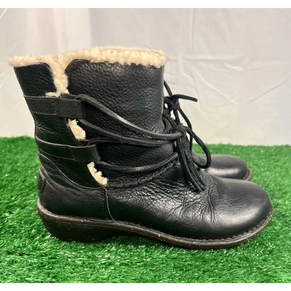 UGG Caspia Black Leather Ankle Boots Shearling Lined Lace Up Wrap Around 7 Women